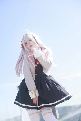 《木槿花开：一部电影如何讲述生命与坚韧的东方寓言》