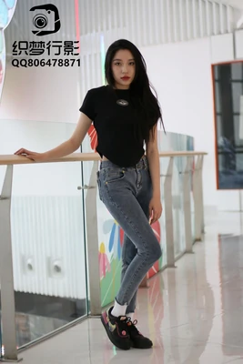 《大电影双语故事：跨越语言边界的奇幻光影之旅》