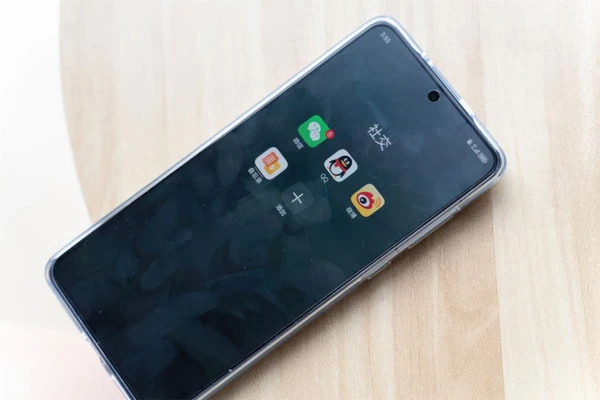 《催婚故事电影：银幕上的情感风暴与代际对话》