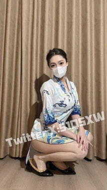 《灰泥刀下的华尔兹：当装修工邂逅富婆的禁忌之舞》