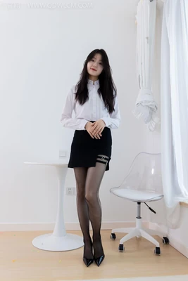 办公室惊魂夜：当职场压力化为超自然恐惧