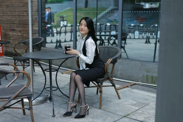 《荒野对决：经典西部枪战片如何塑造了美国神话》