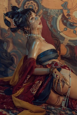 《铁架下的温柔：工地夫妻的动人篇章》