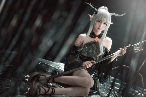 《禁忌之恋的绝美绽放：日漫耽美经典的永恒魅力与情感革命》