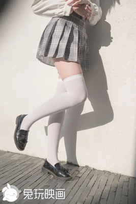 《爱在时光深处：一段相恋四年的真实故事如何击中我们内心最柔软的角落》