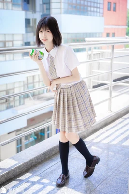 穹顶之下国语版全集：一场关于人性与生存的终极拷问