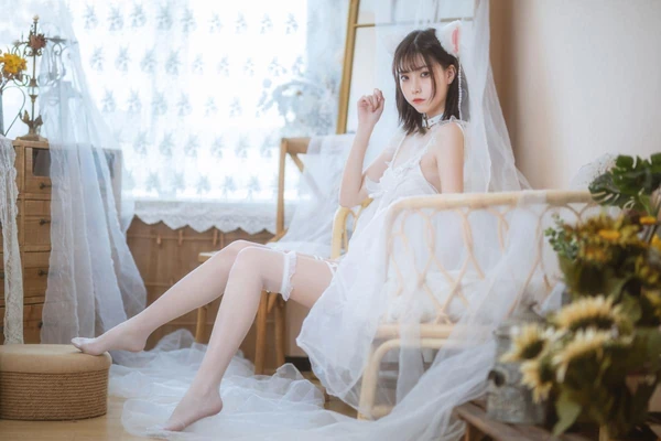 爱丽丝梦游仙境国语版：一场跨越语言与想象的奇幻之旅