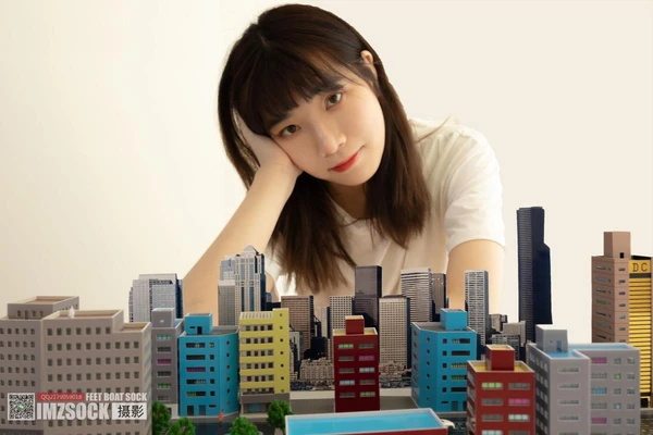 《庙街烟火里的江湖梦：一部粤语电影如何唱尽香港浮世绘》