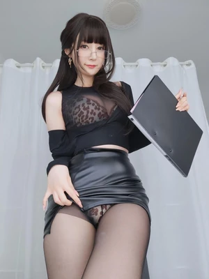 《故事的故事》：一部在线观影也无法消解的魔幻现实主义寓言