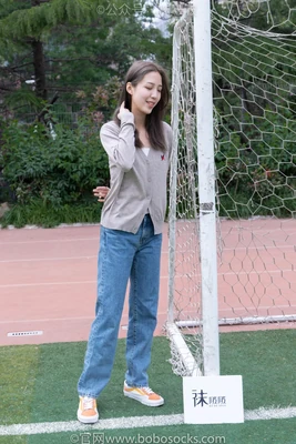 《艾米莉：一场关于孤独与诗意的银幕私语》