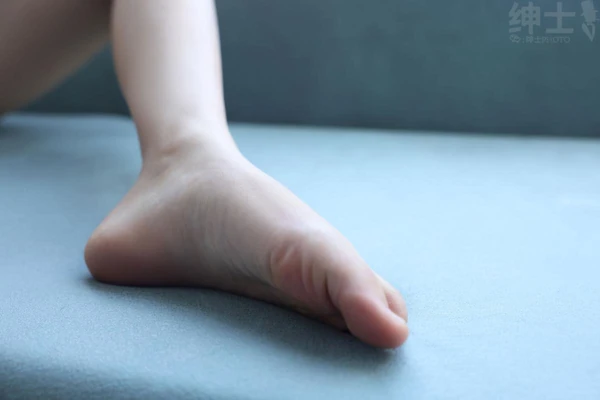 《赛车总动员1国语版高清：重温皮克斯经典，感受速度与友情的纯粹魅力》