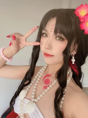 《镀金牢笼与自由灵魂：富豪子女故事电影的隐秘叙事密码》