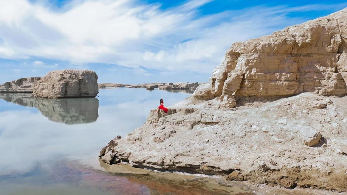 《退房恐怖故事：当酒店房间成为你的最后归宿》