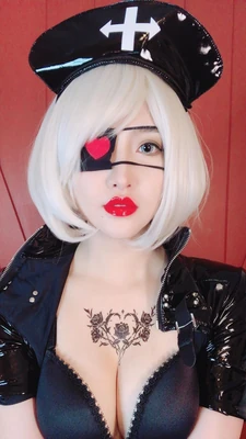 《丹青铸魂：徐悲鸿光影传奇中的家国情怀》