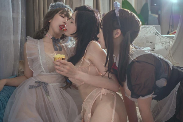 揭秘时尚史：那些意外成为经典的走光瞬间如何重塑流行文化