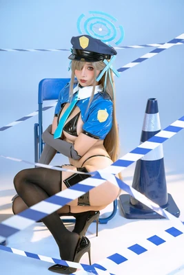 《欲望的迷宫：经典成人游戏如何塑造了数字时代的叙事边界》