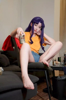 穿越时光的经典：为什么这些牛仔裤图片定义了半个世纪的时尚