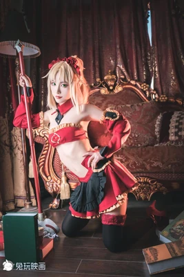 《万凰王国语版全集：一场跨越时空的宫廷史诗盛宴》