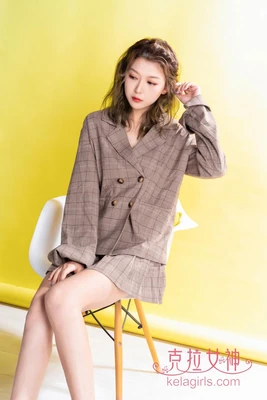 《傲霜绽放：一朵菊花的奇幻童话与银幕新生》