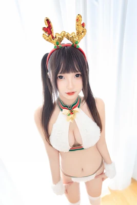 《时光交错的回响：当老人与少年在命运拐角相遇》