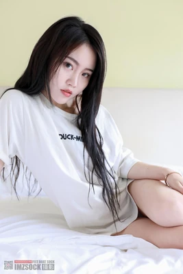 《鹿鼎记1神龙国语版：穿越时空的江湖密码与荧幕传奇》