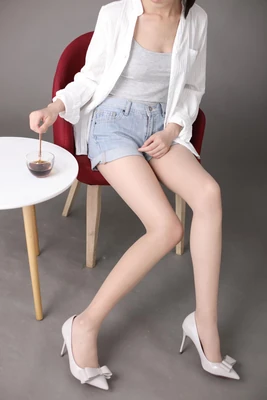 《港剧<真情>国语版在线观看：重温经典，解锁一代人的集体记忆》