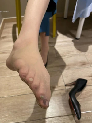 《僵尸来袭：当末日恐惧遇上国语配音的独特魅力》