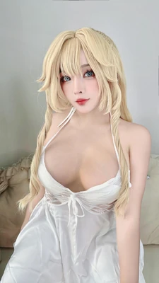 《龙虾的故事电影：当甲壳下的孤独成为爱情的寓言》